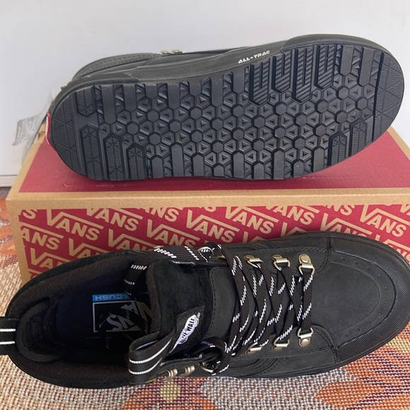 Vans WMNS Sk8-Hi Dr Mte-2
Black
VN0009QMBLA
Boots Sneakers - Picture 4 of 16